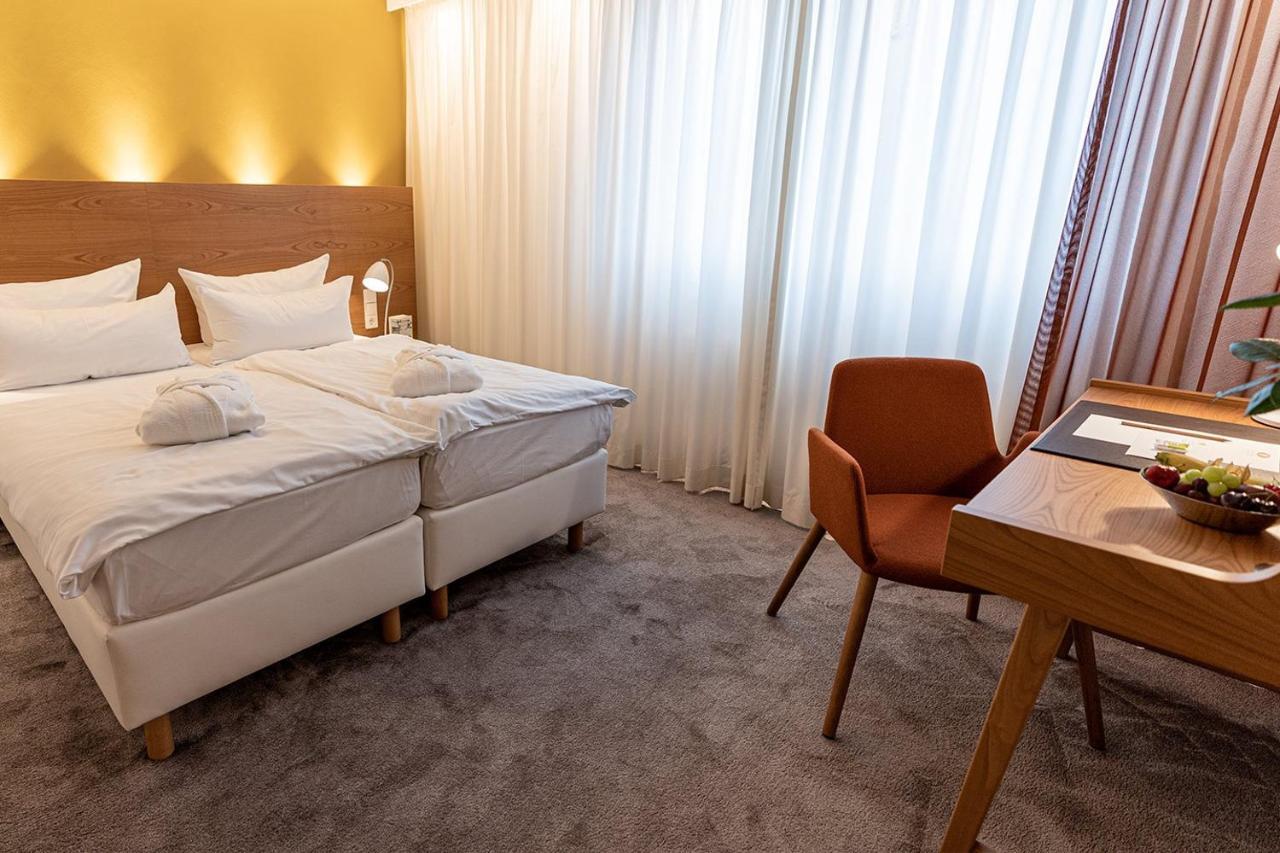 Hotel Adler Asperg Bagian luar foto