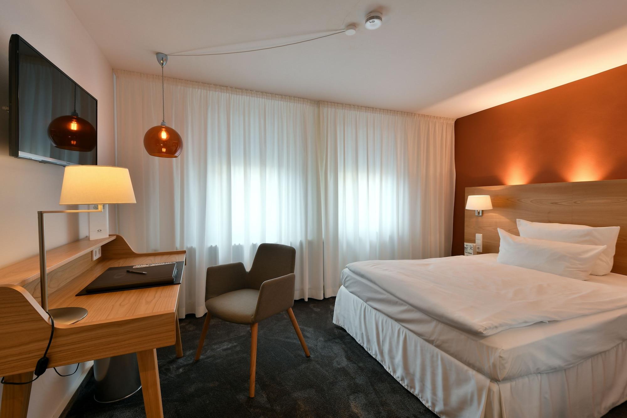 Hotel Adler Asperg Bagian luar foto