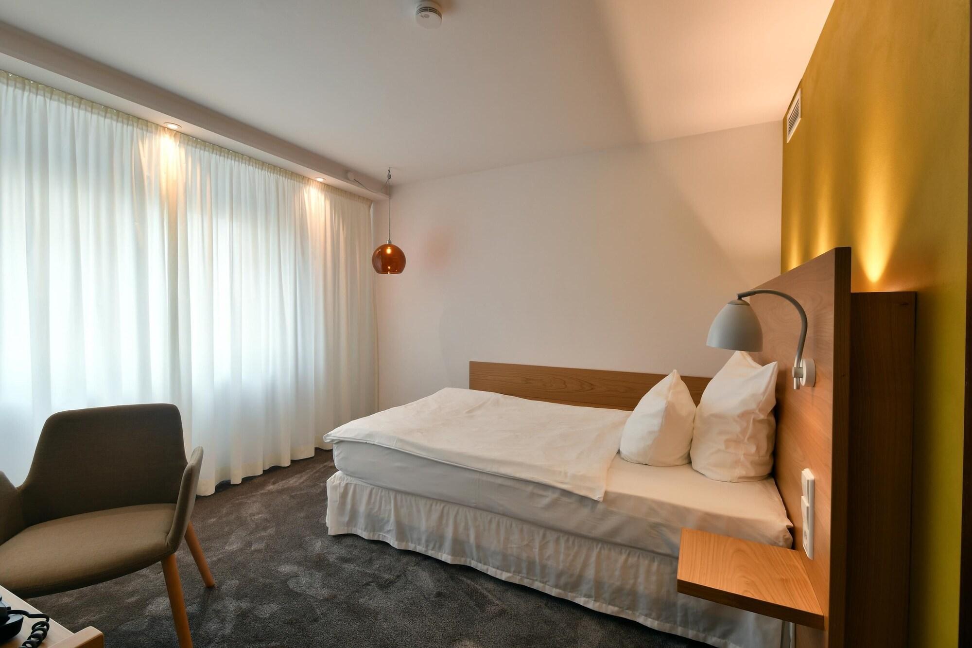 Hotel Adler Asperg Bagian luar foto