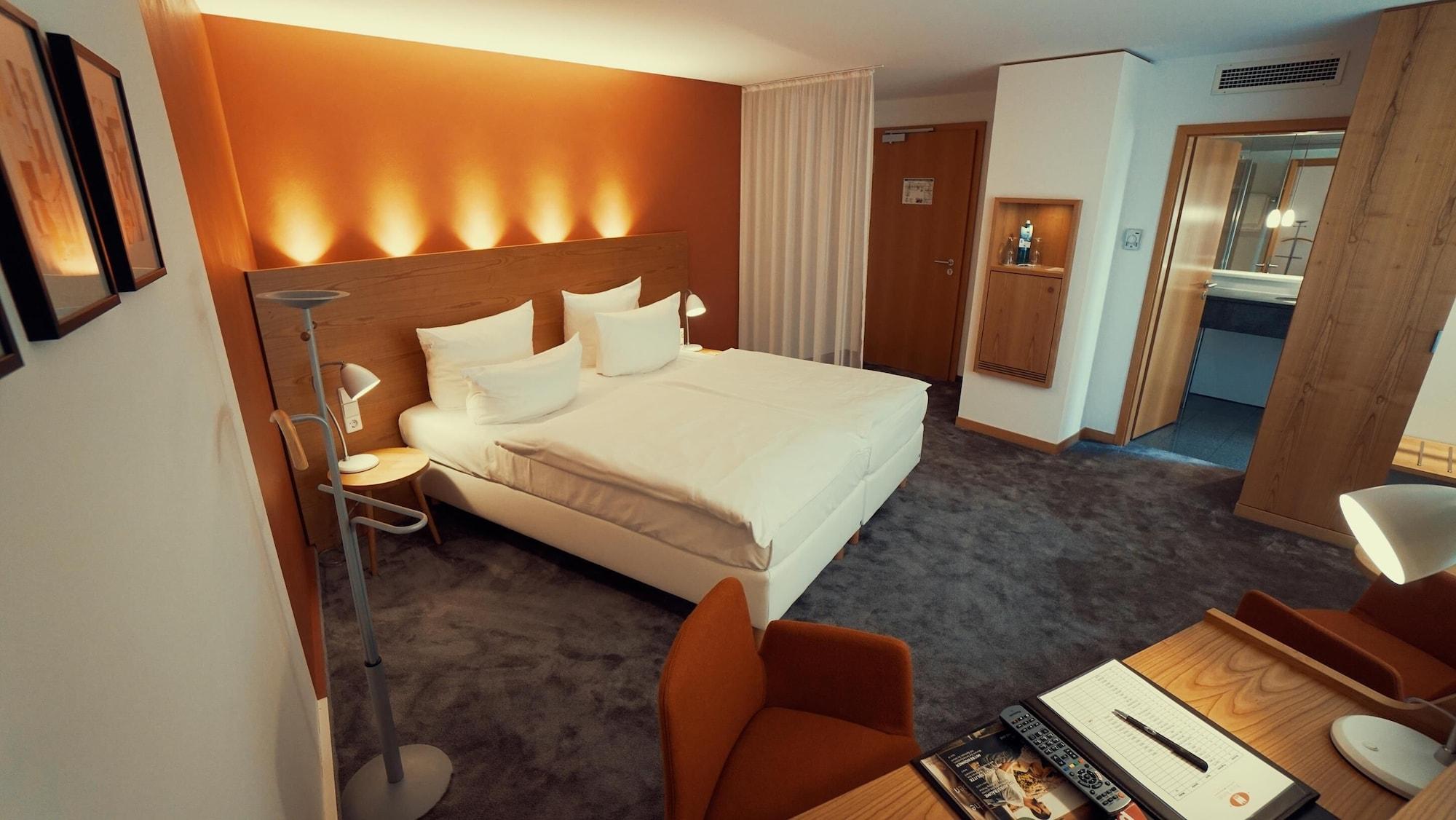 Hotel Adler Asperg Bagian luar foto