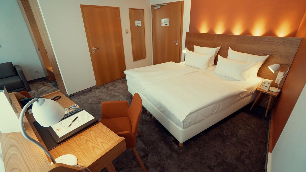 Hotel Adler Asperg Bagian luar foto